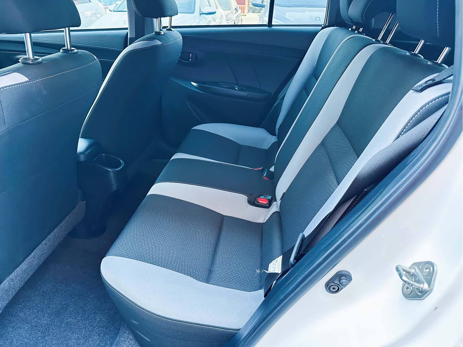 Toyota YARiS L, 2022 8