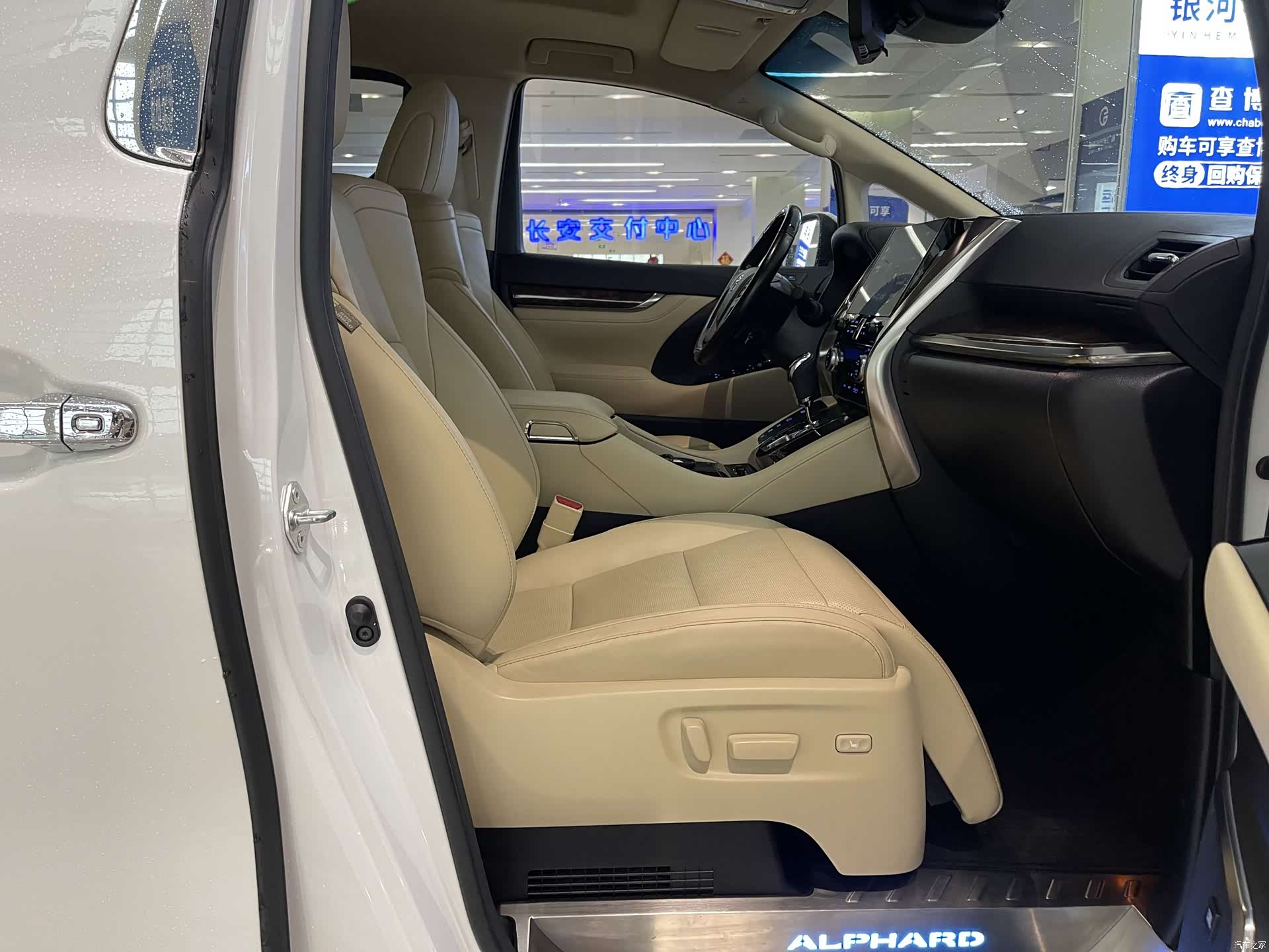 Toyota Alphard, 2020 10
