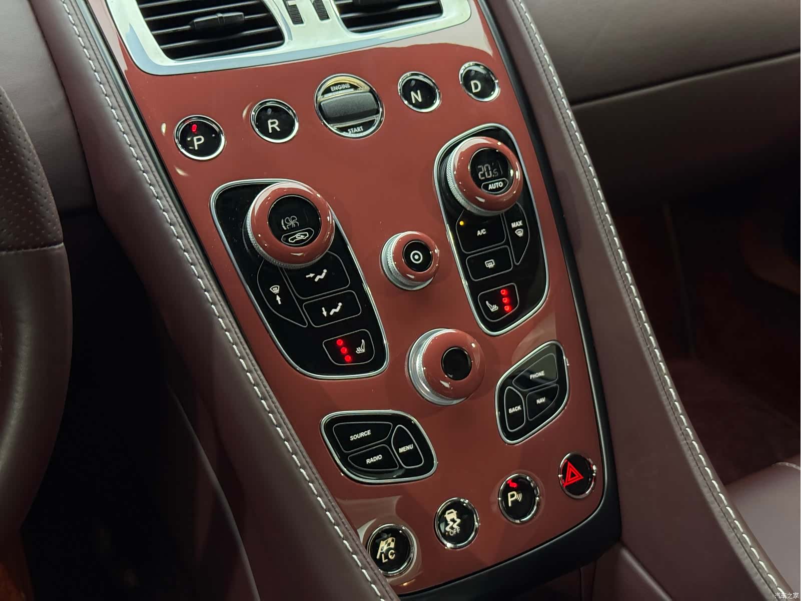 Aston Martin Vanquish, 2016 11