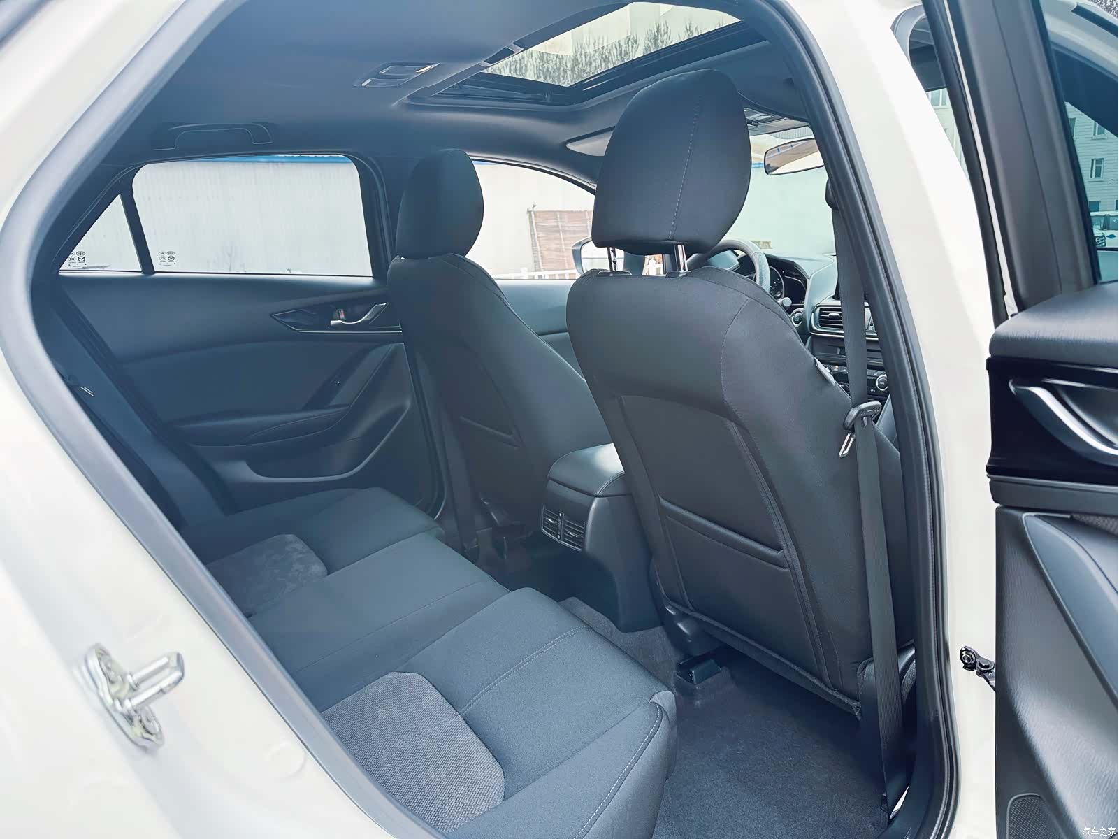 Mazda CX-4, 2023 9
