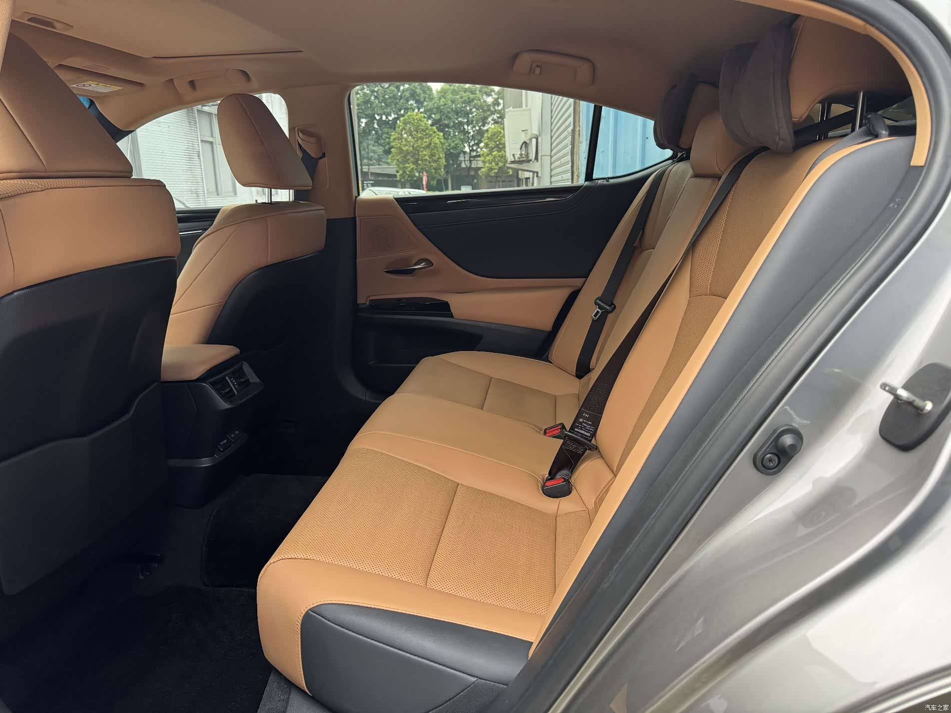 Lexus ES, 2024 11