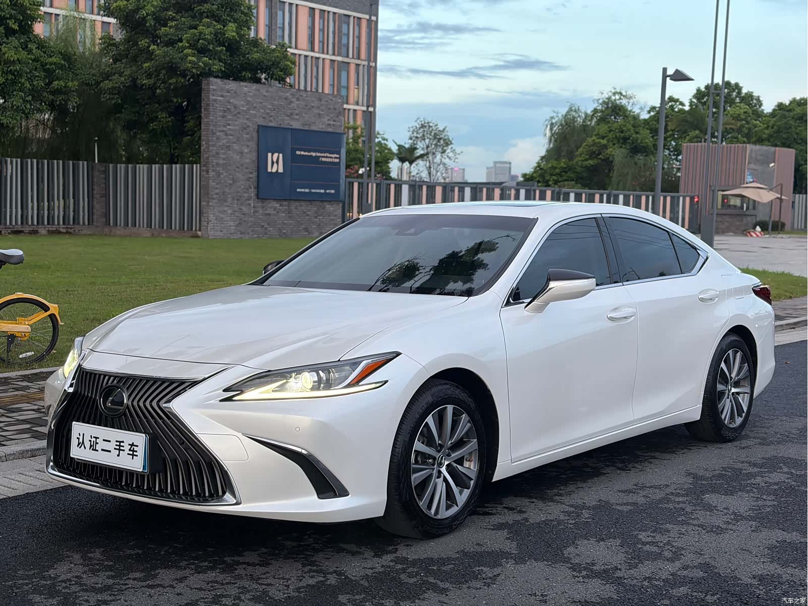 Lexus ES