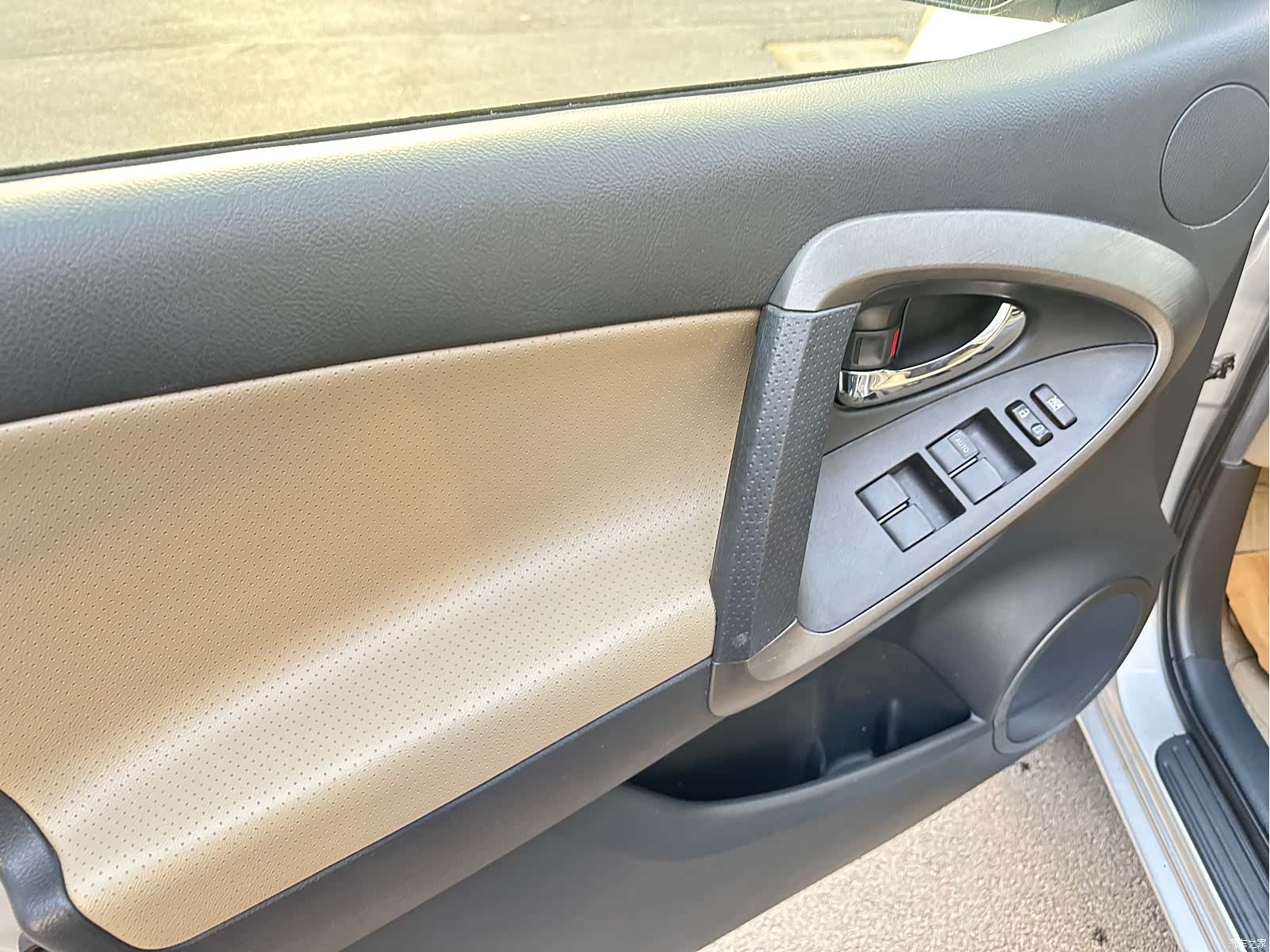 Toyota RAV4, 2012 10