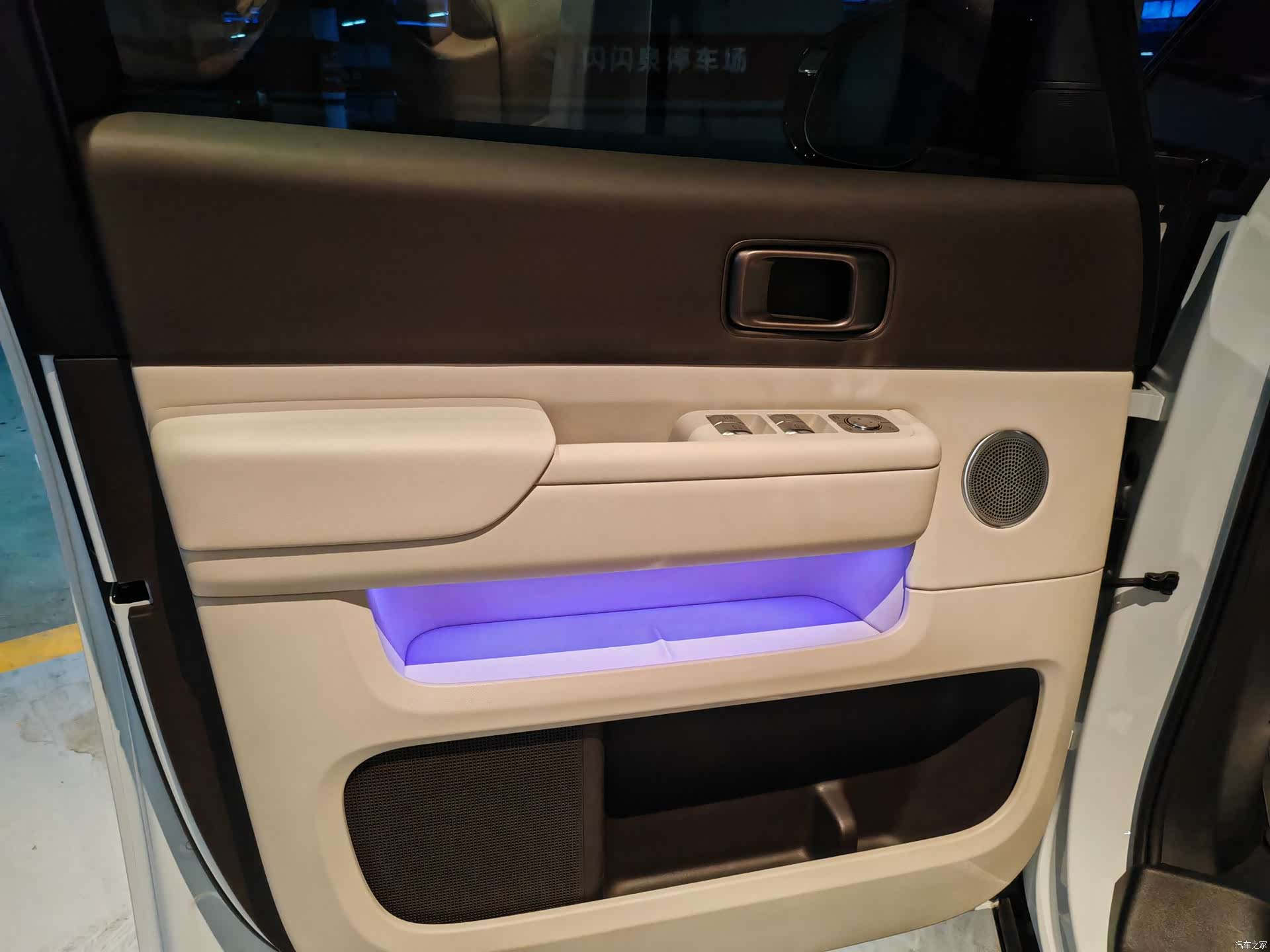 Li Auto MEGA, 2025 13