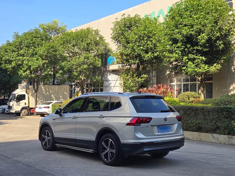Volkswagen Tiguan L