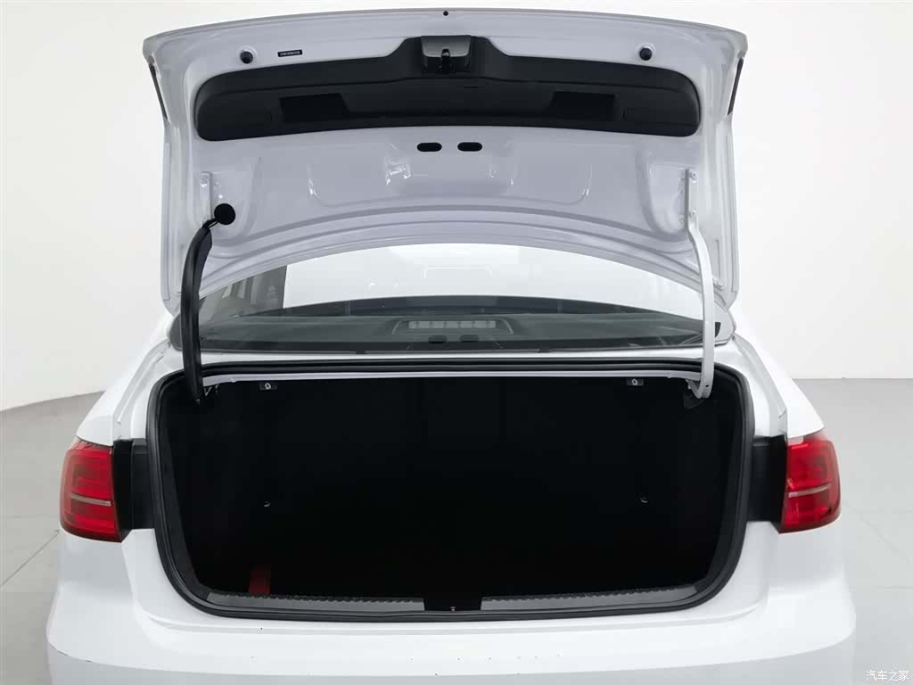 Volkswagen Sagitar, 2016 16
