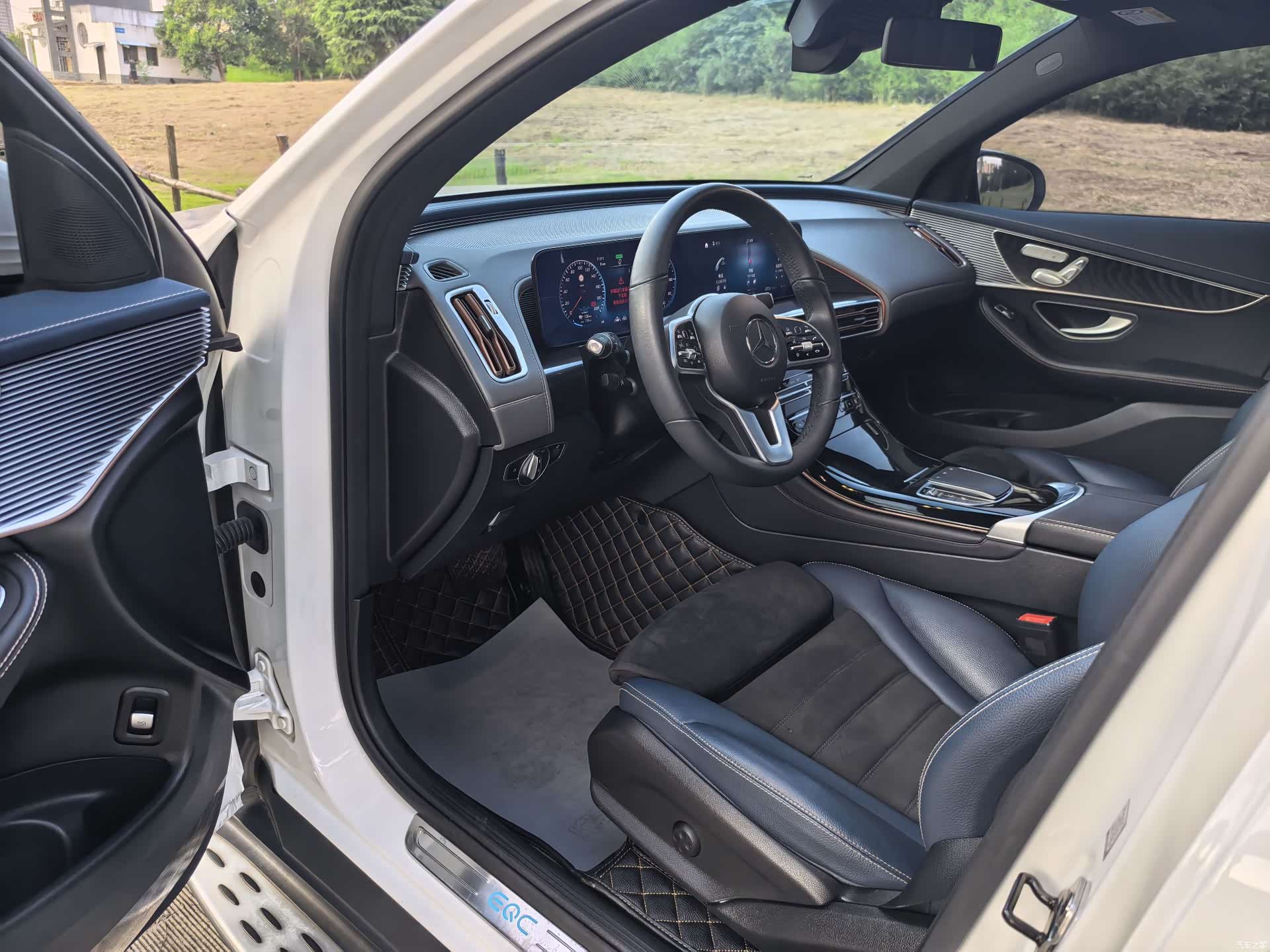 Mercedes-Benz EQC, 2022 10