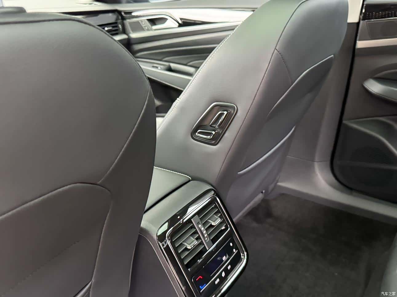 Volkswagen Passat, 2023 26