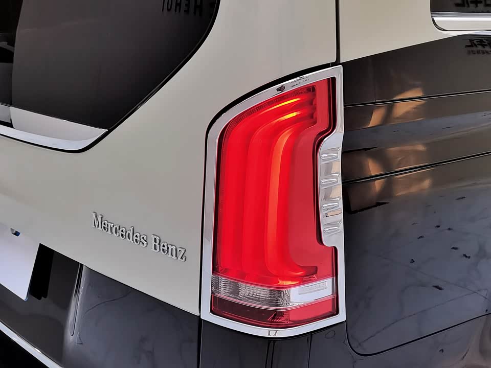 Mercedes-Benz V-class