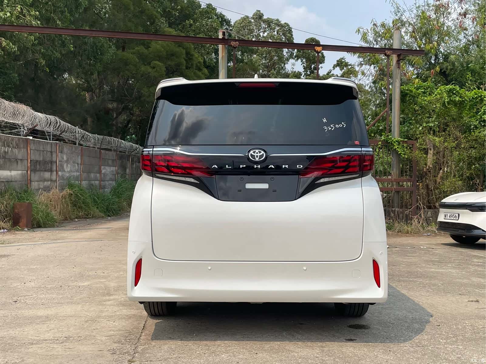 Toyota Alphard, 2025 все фото