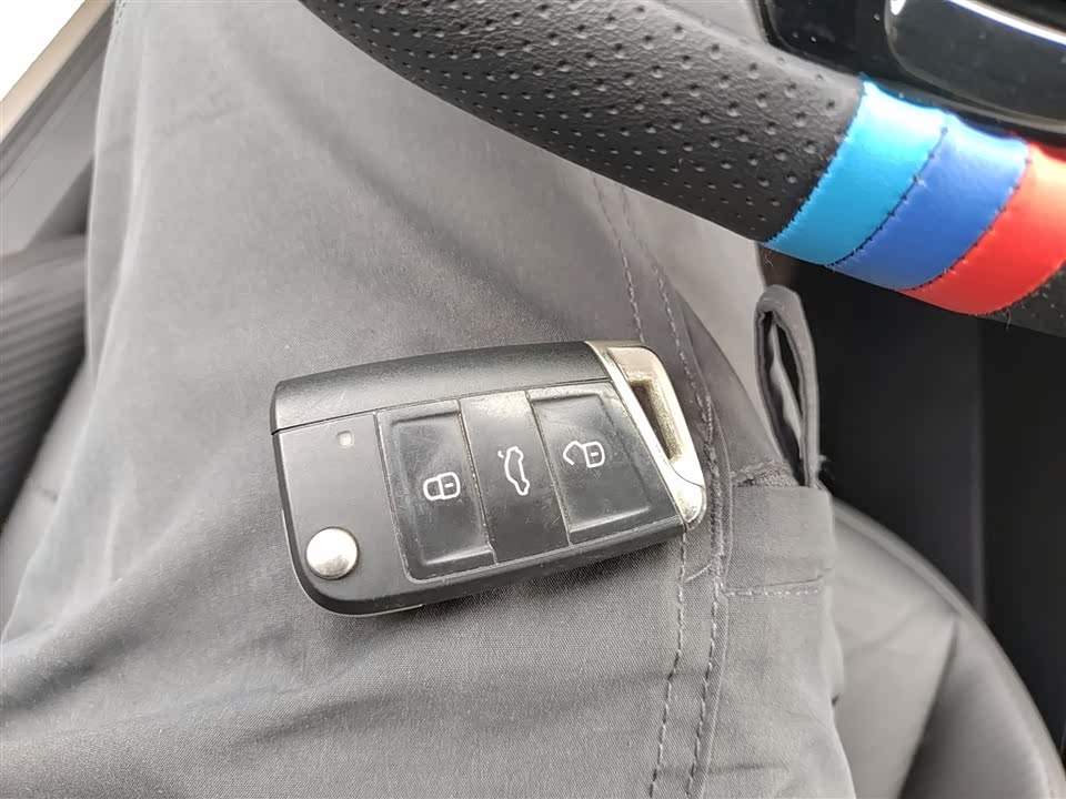 Volkswagen T-ROC exploring Songs