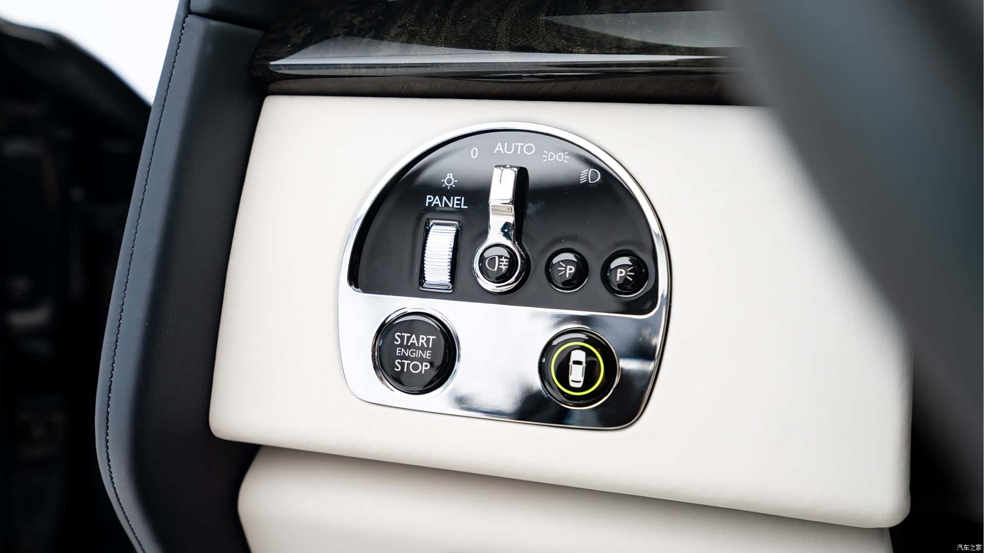 Rolls-Royce Phantom, 2020 все фото