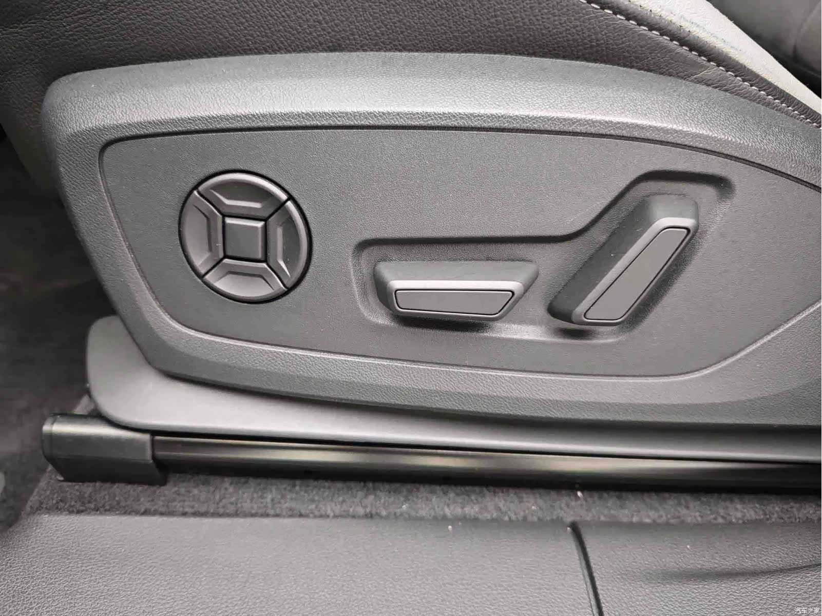 Audi Q3, 2022 11