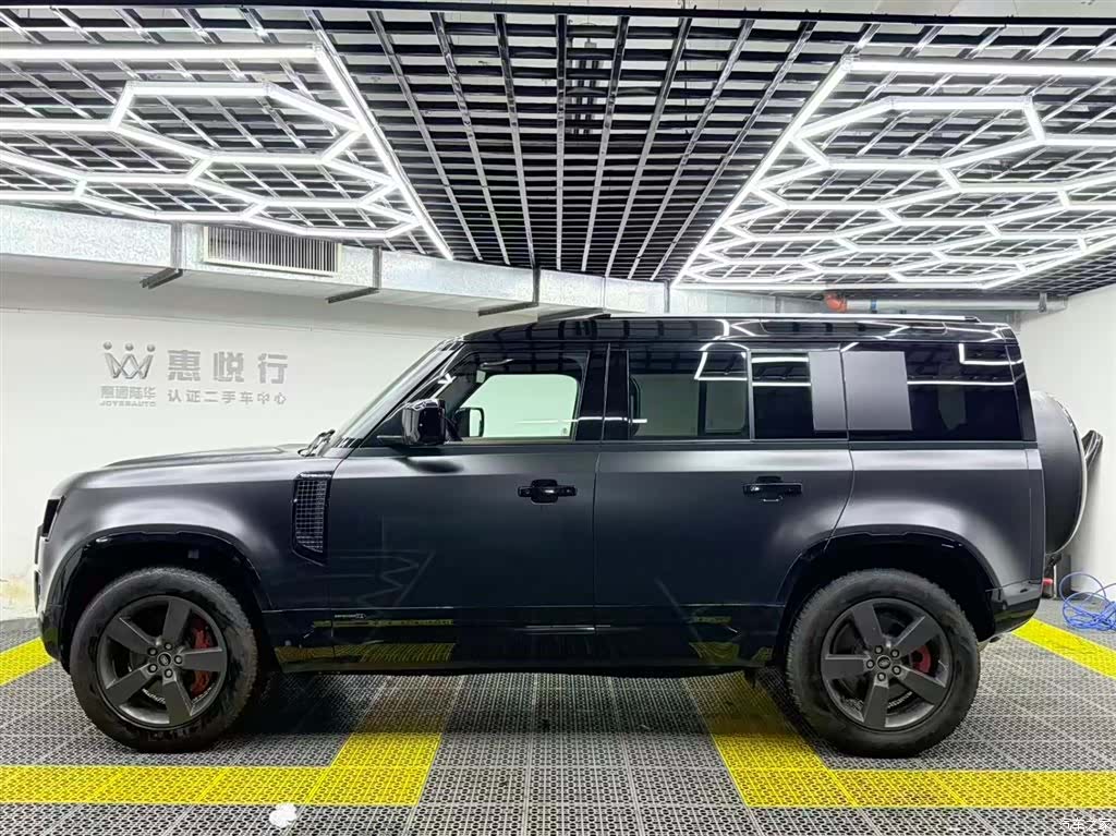 Land Rover Defender, 2024 3