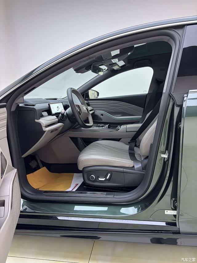 Geely 8, 2025 4