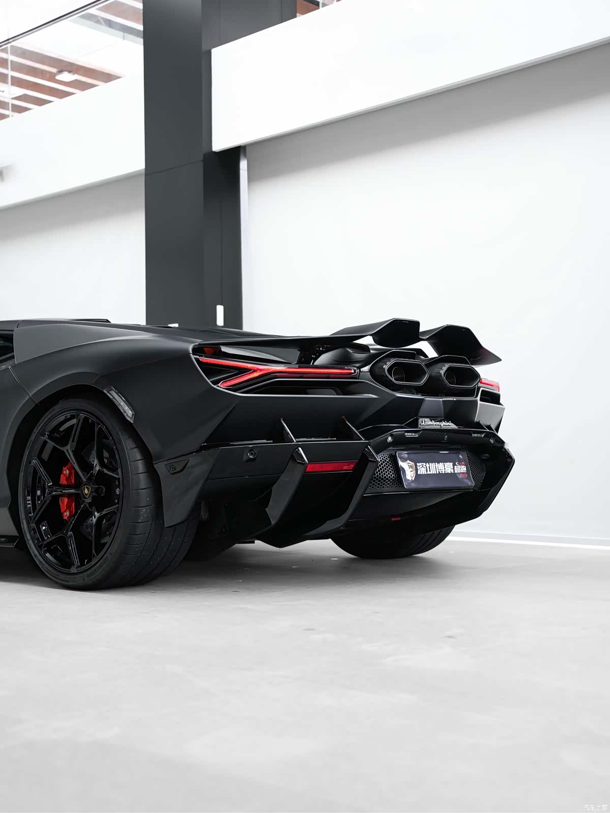 Lamborghini Revuelto, 2025 12