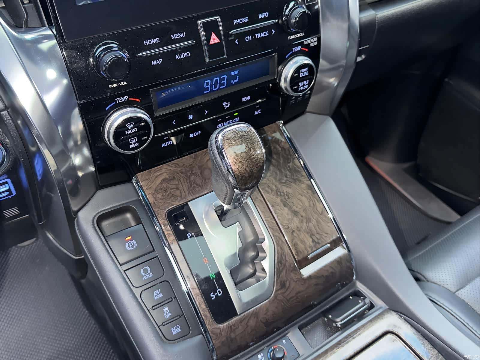 Toyota Alphard, 2022 12