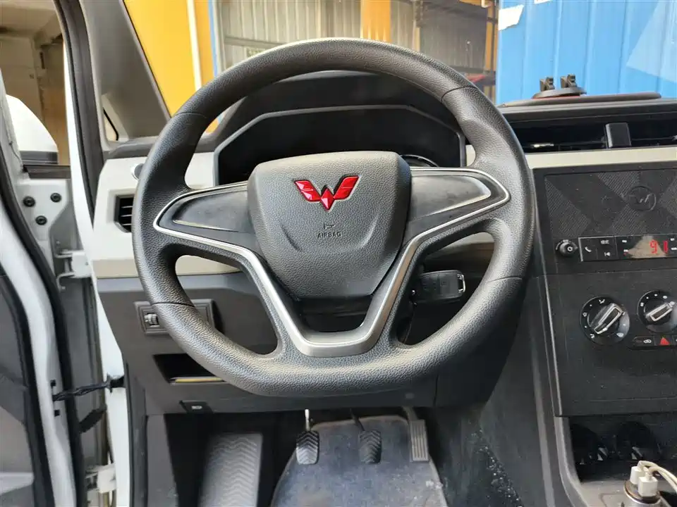 Wuling Wuling Hongguang PLUS