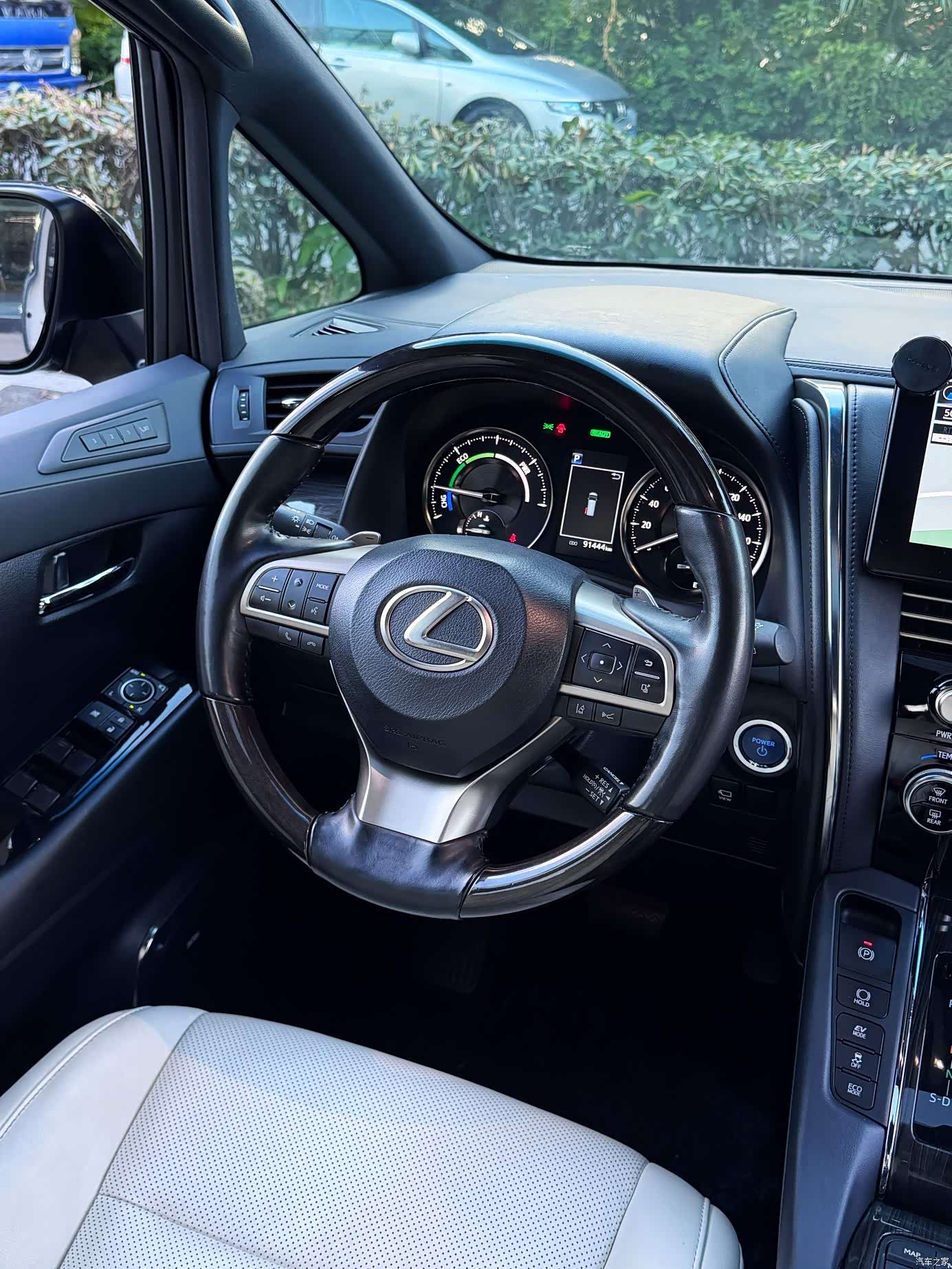 Lexus LM, 2022 все фото