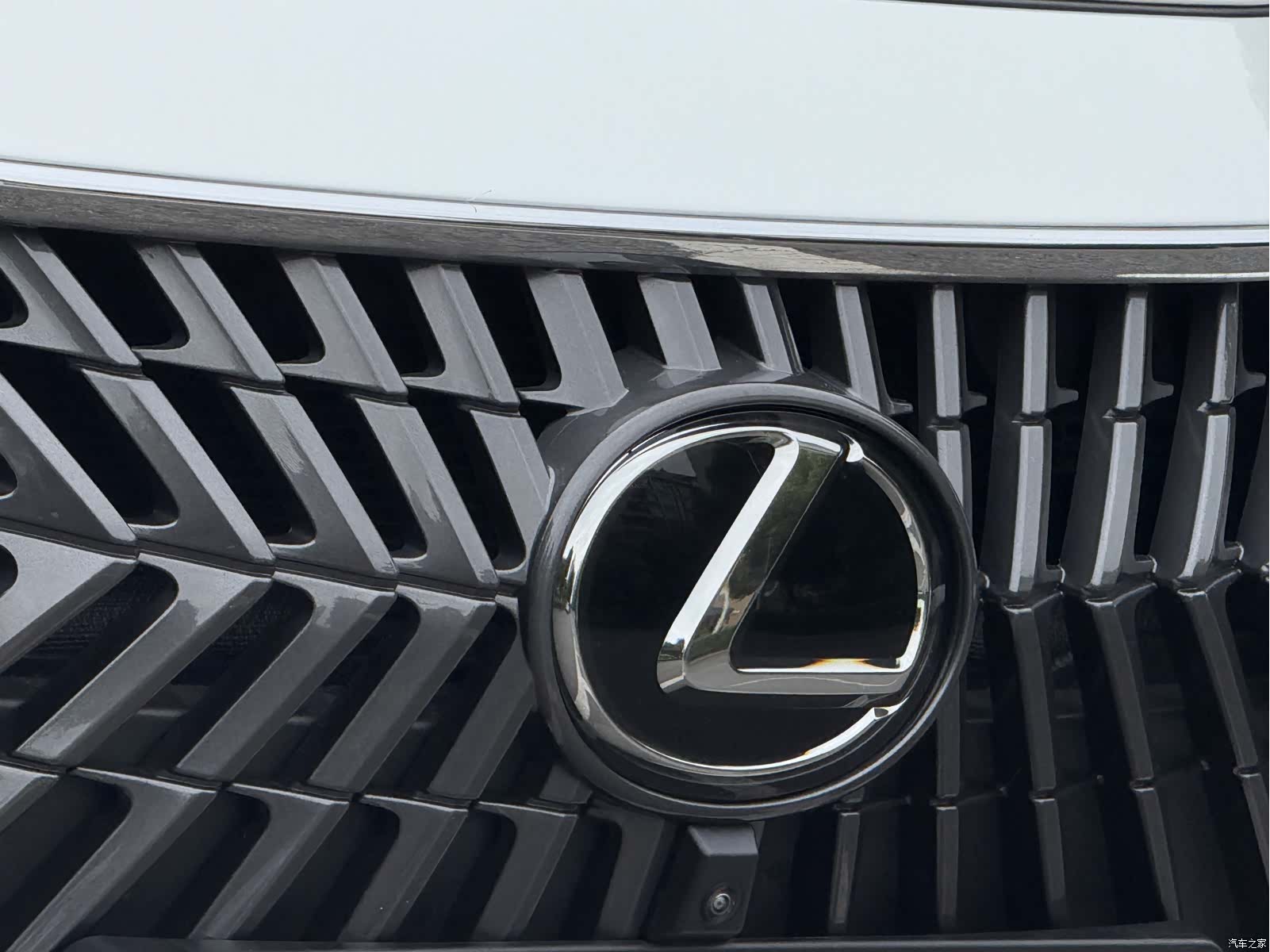 Lexus ES, 2024 все фото