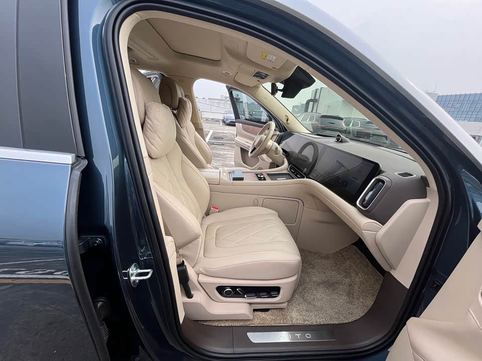 AITO Ask the world M9