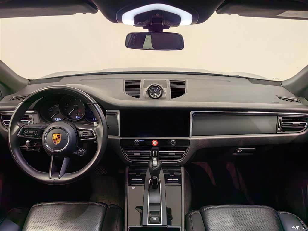 Porsche Macan, 2022 10
