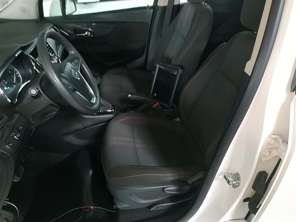 Buick Encore, 2017 11