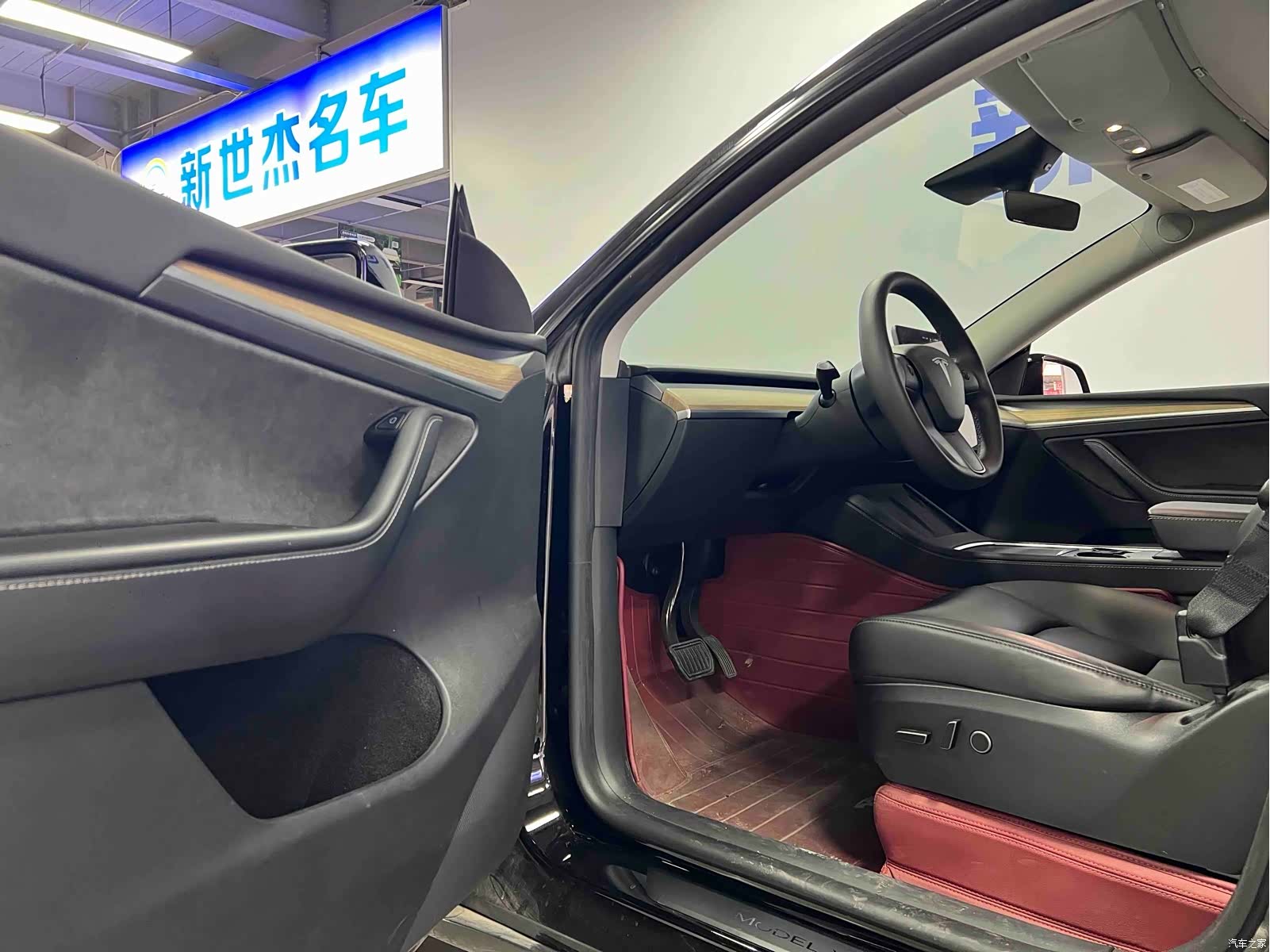 Tesla Model Y, 2023 4