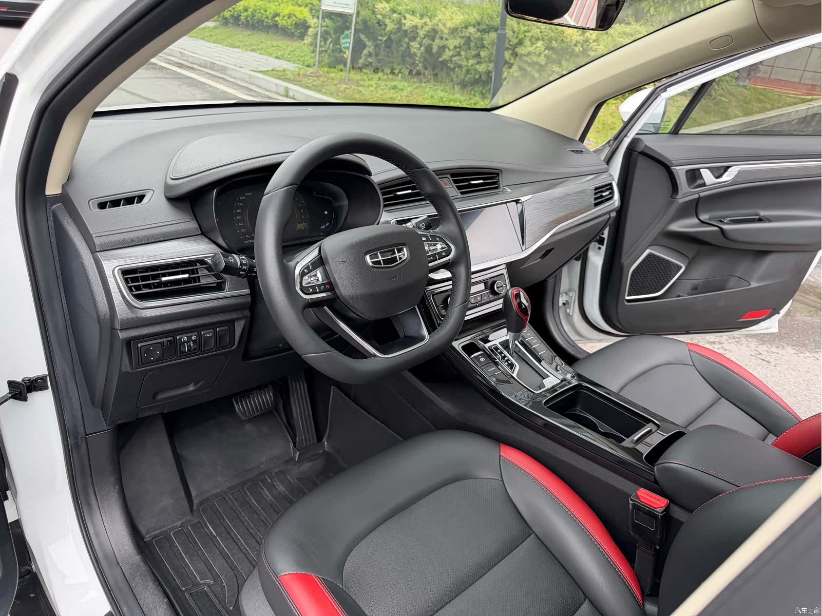Geely Emgrand, 2021 9