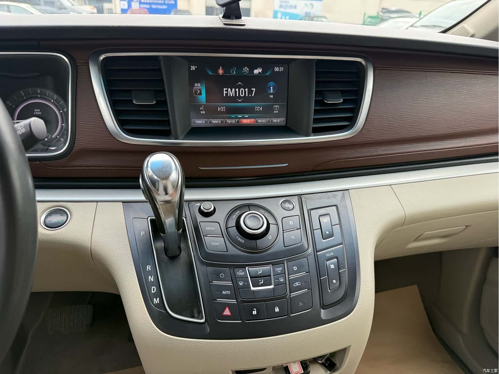 Buick GL8, 2017 6