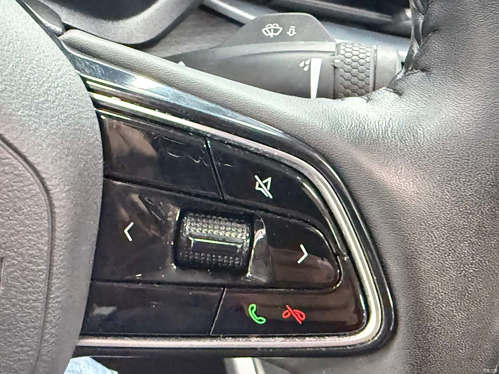 Geely Emgrand, 2022 13