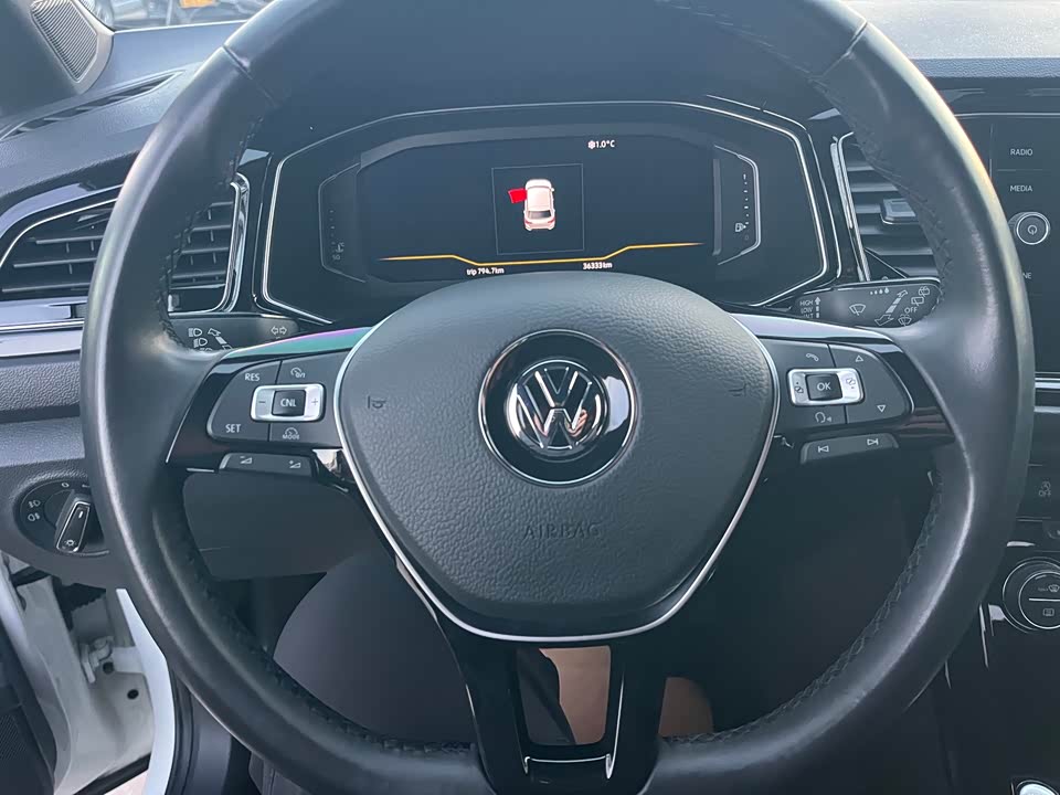 Volkswagen T-ROC exploring Songs