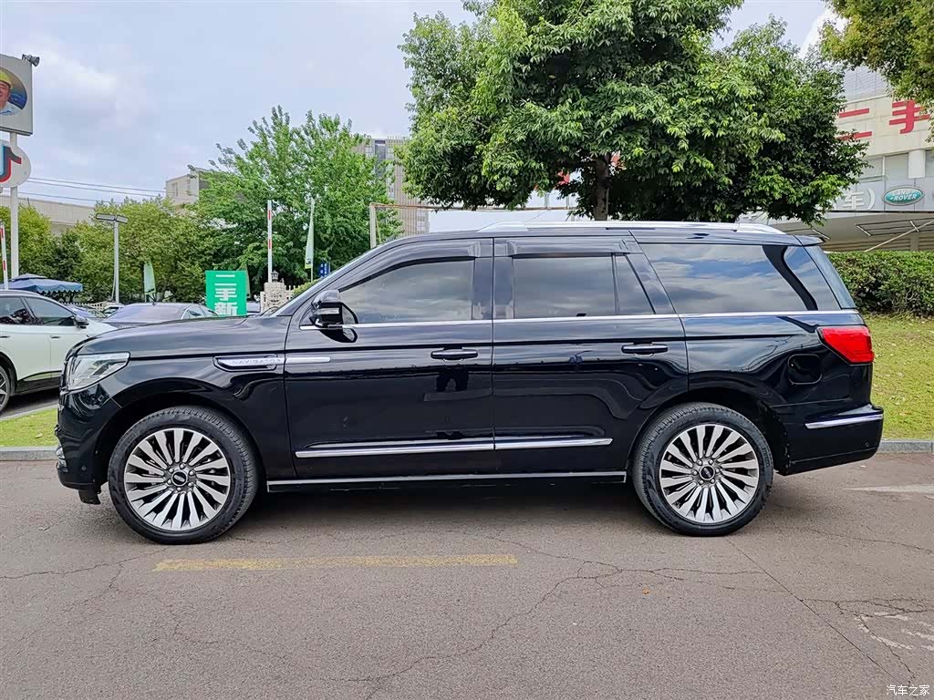 Lincoln Navigator, 2021 3