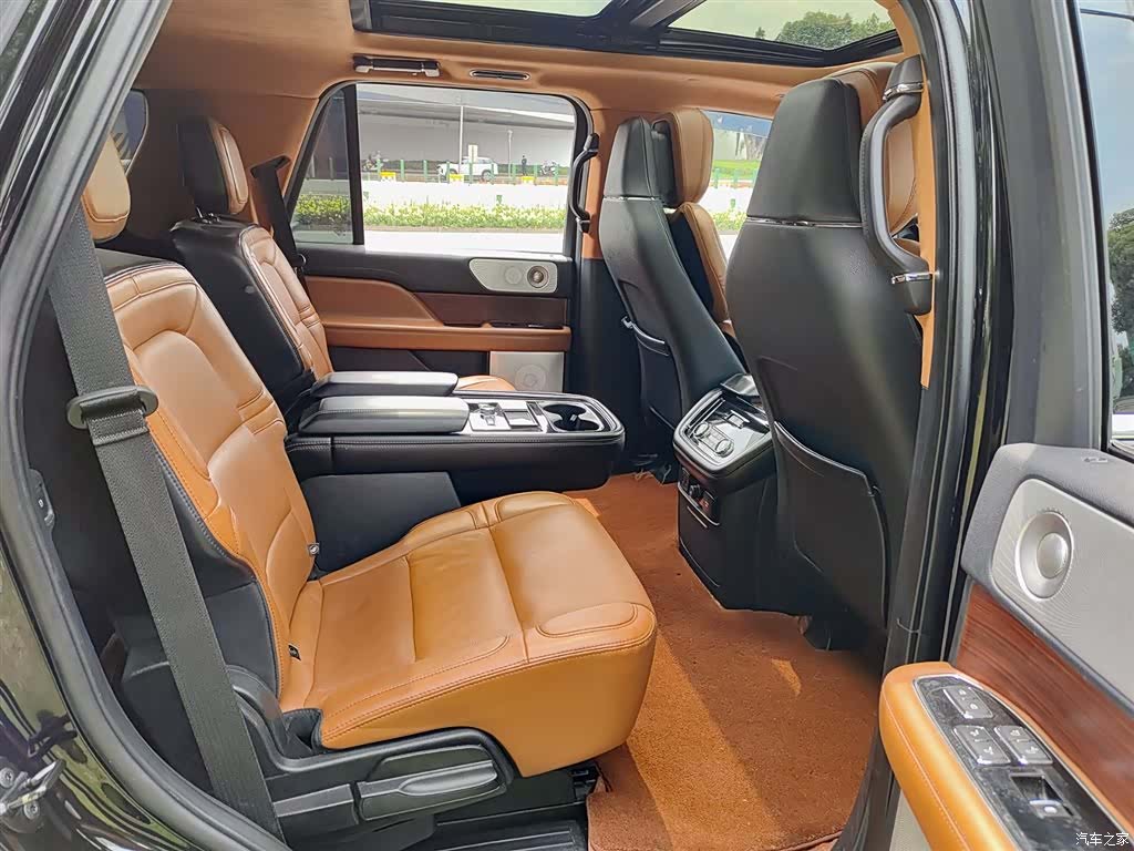 Lincoln Navigator, 2021 11