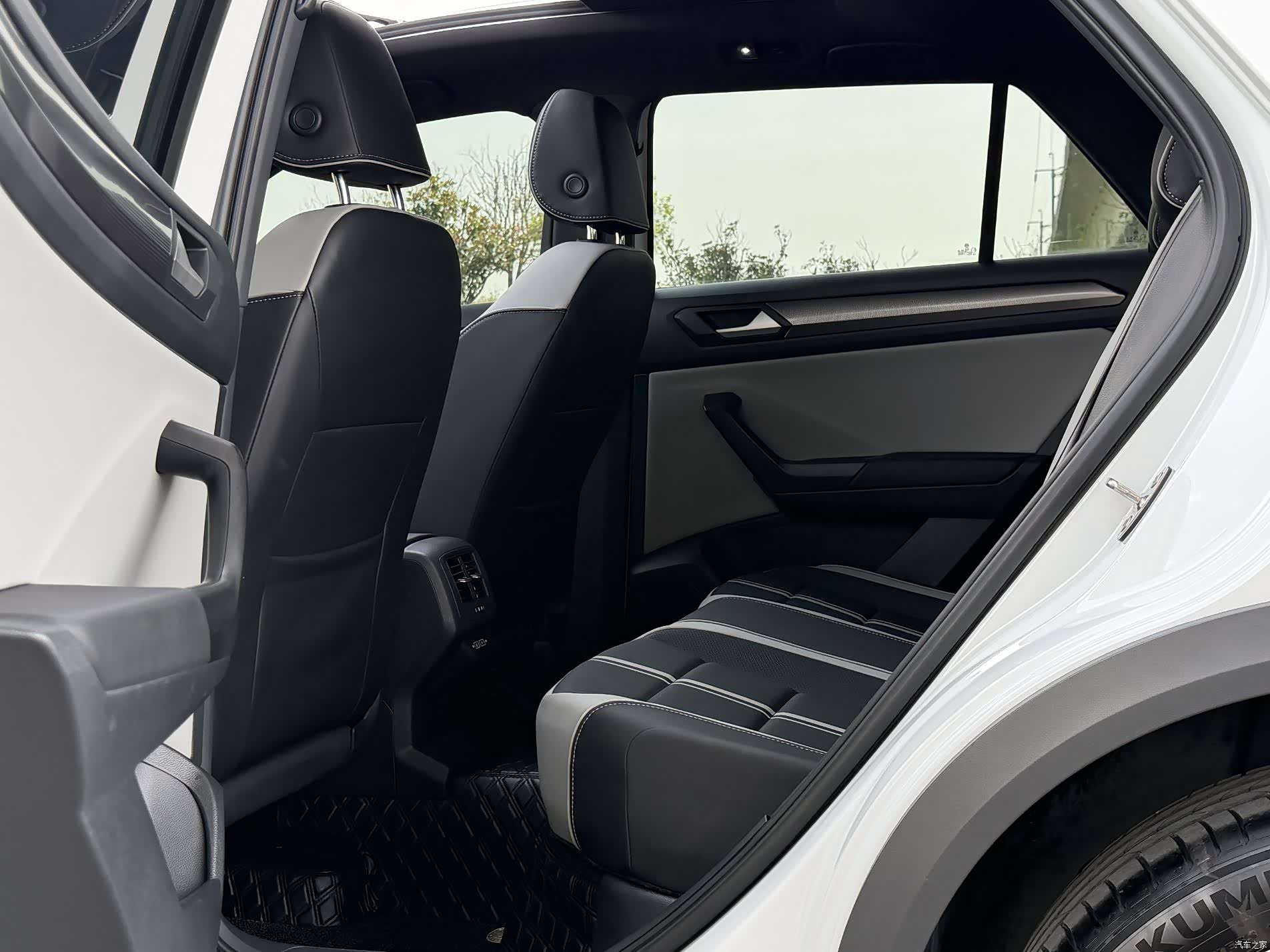 Volkswagen T-ROC, 2024 9