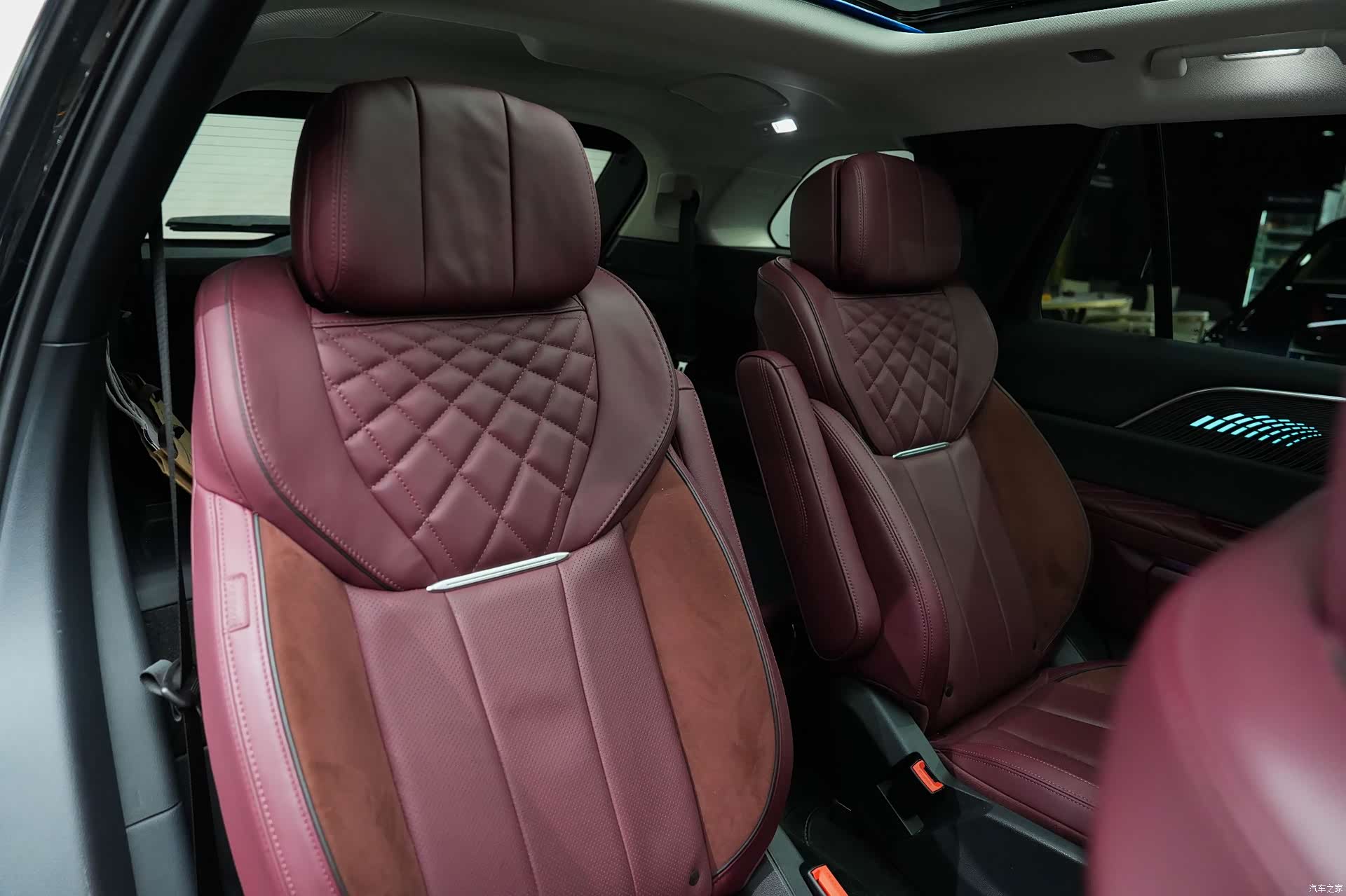 Hongqi E-HS9, 2022 35