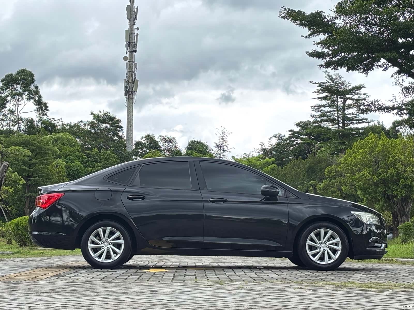 Buick Verano, 2017 9