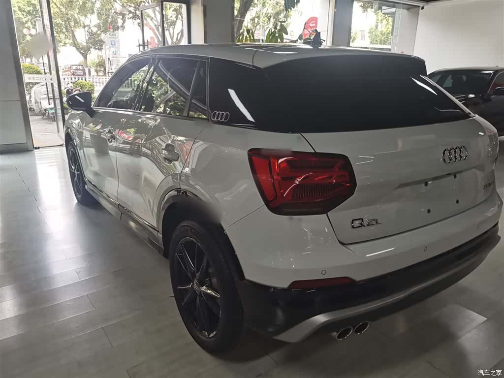 Audi Q2L, 2020 8