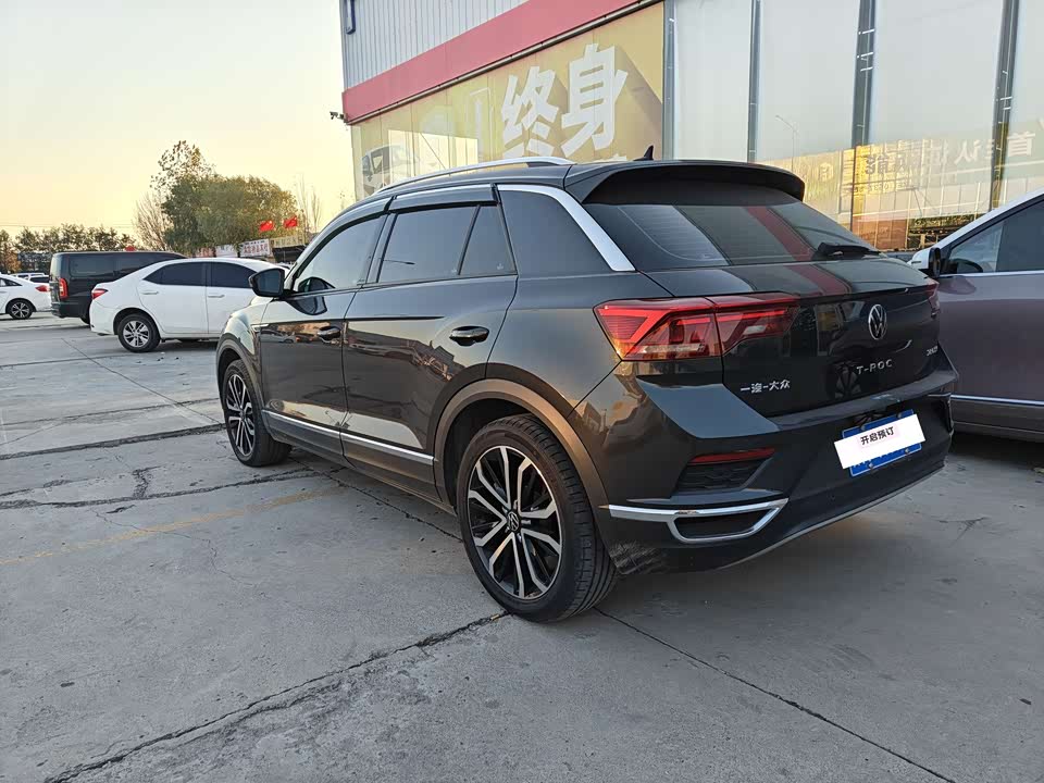 Volkswagen T-ROC exploring Songs