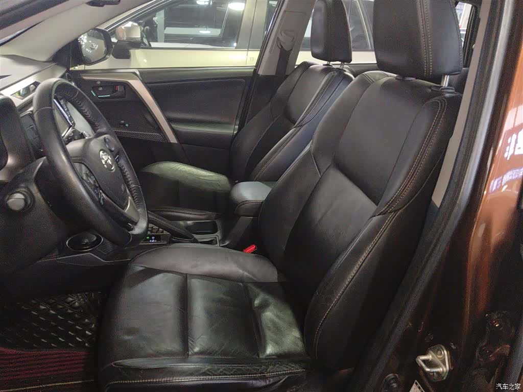 Toyota RAV4, 2016 11
