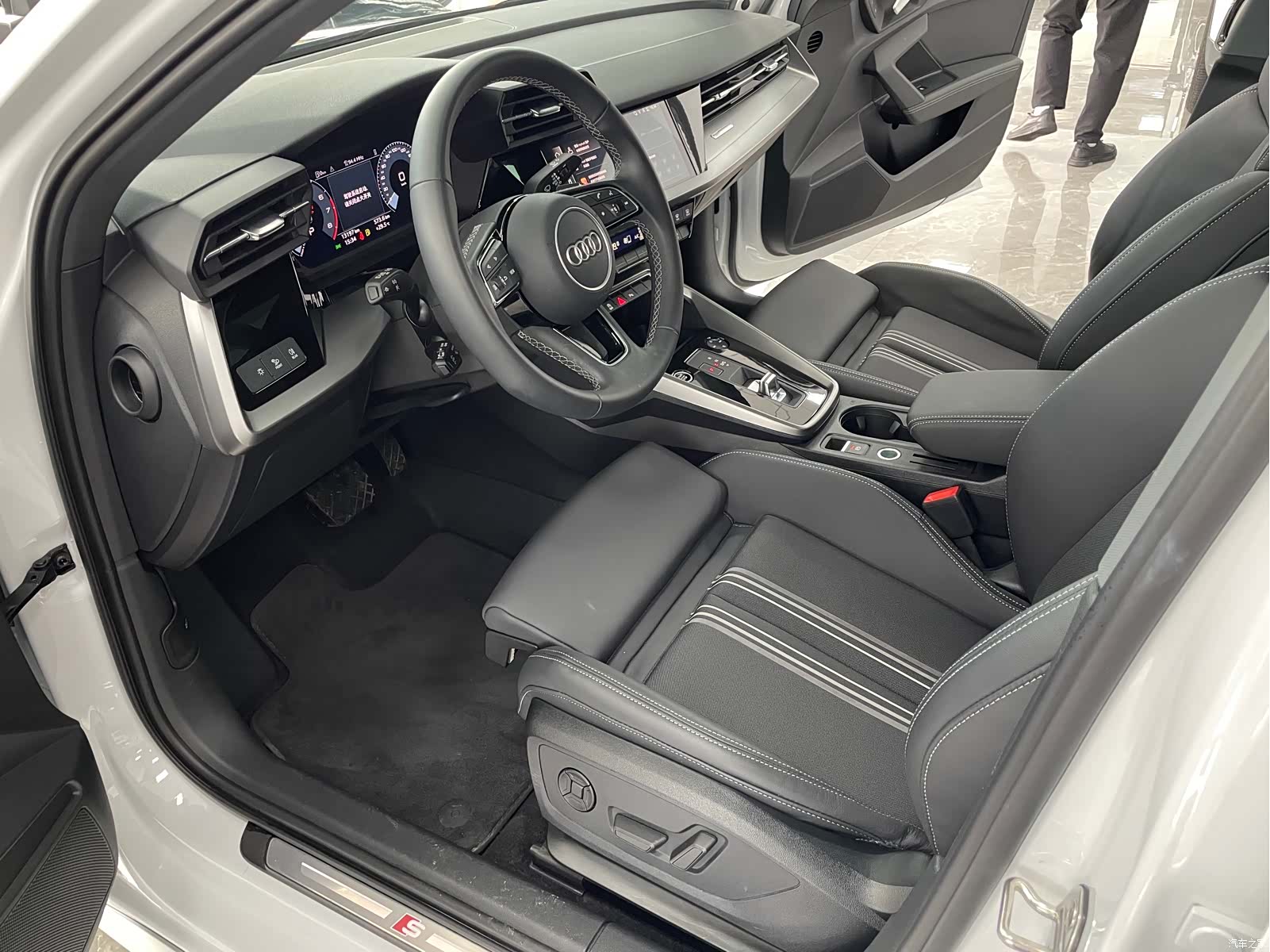 Audi A3, 2023 все фото