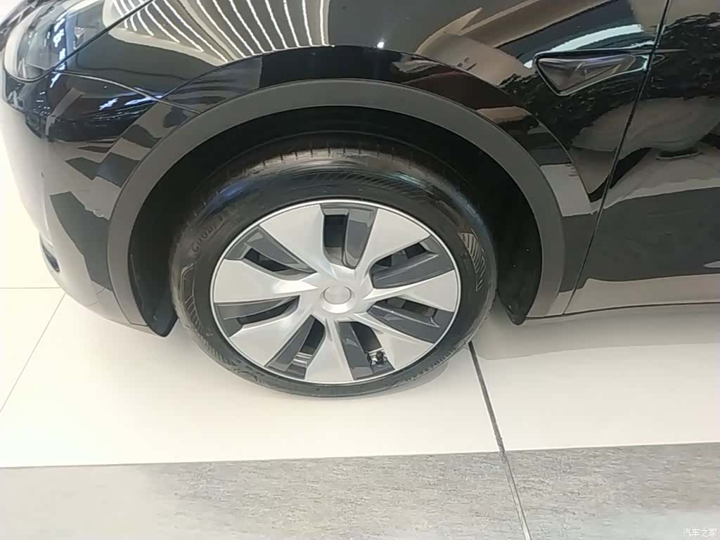 Tesla Model Y, 2023 23