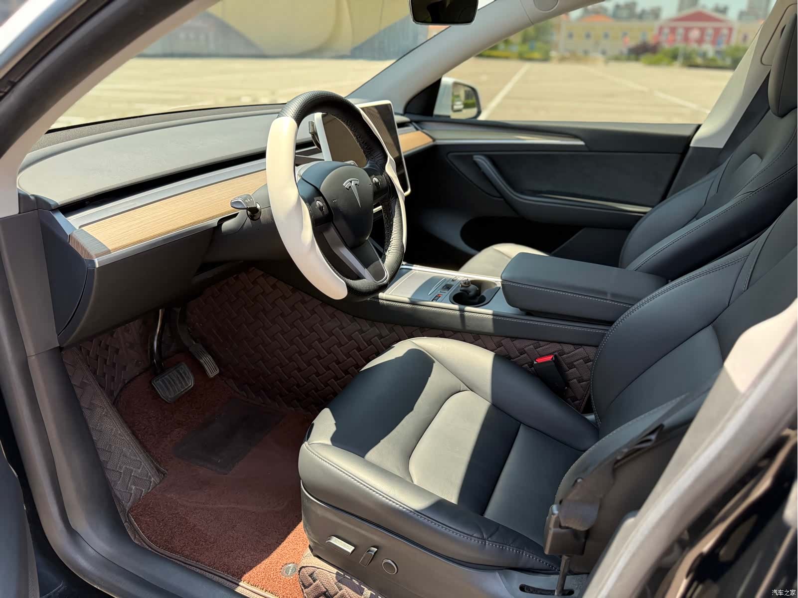 Tesla Model Y, 2023 4