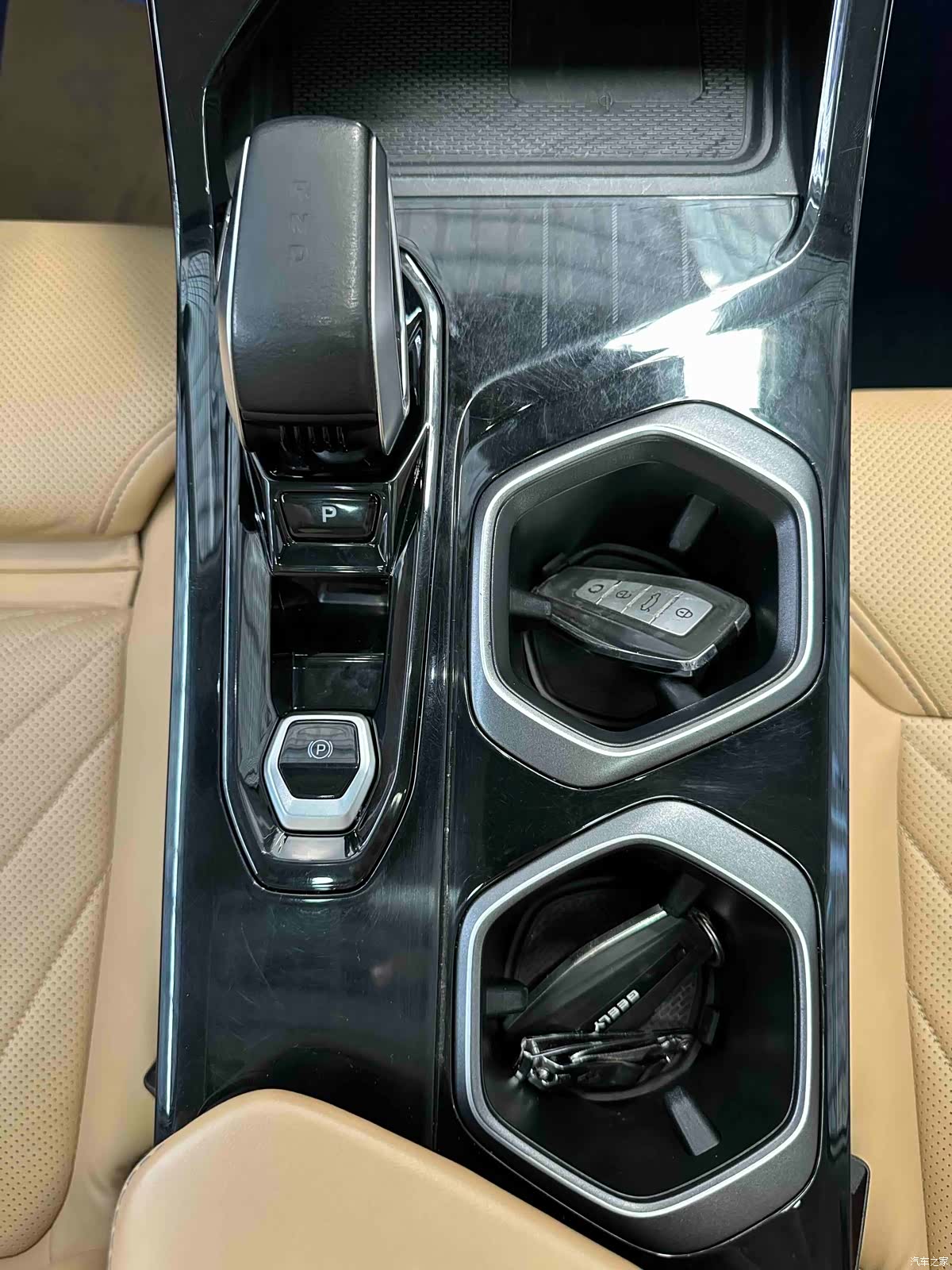 Geely Boyue, 2022 15