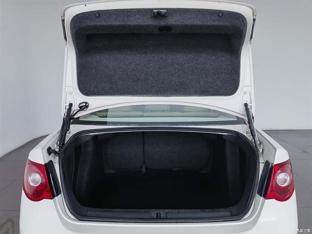 Volkswagen Sagitar, 2011 16