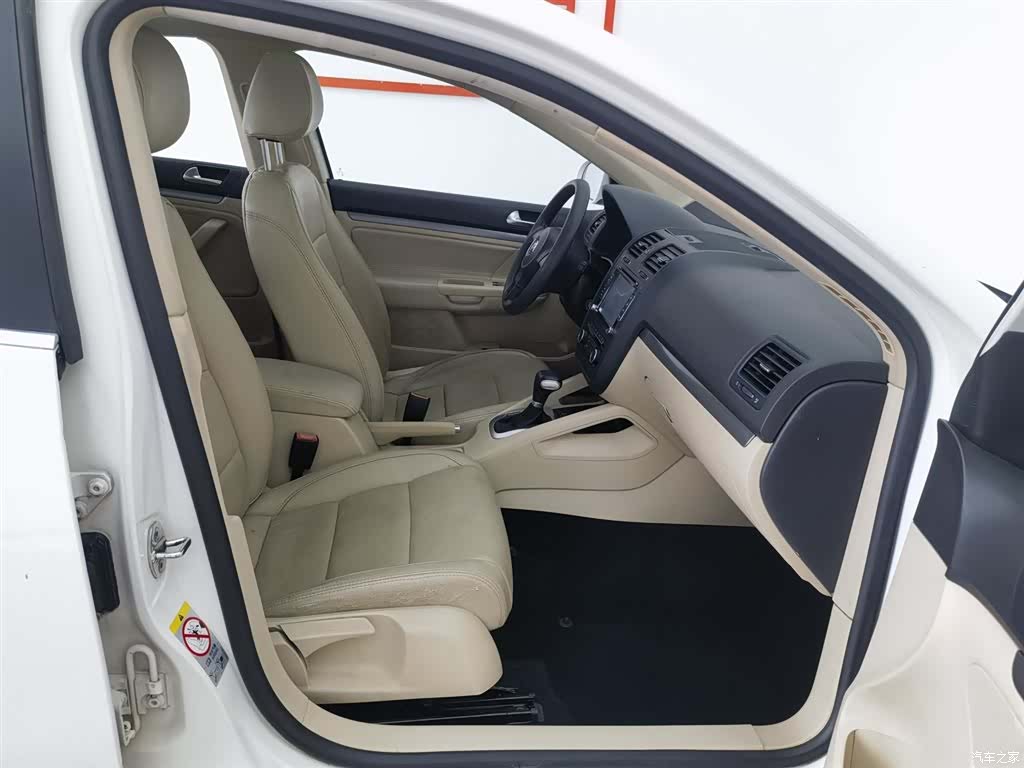Volkswagen Sagitar, 2011 23