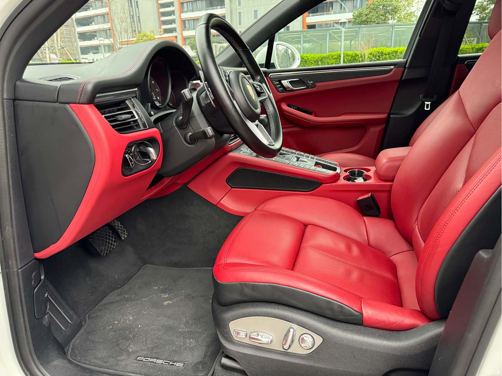 Porsche Macan, 2020 все фото