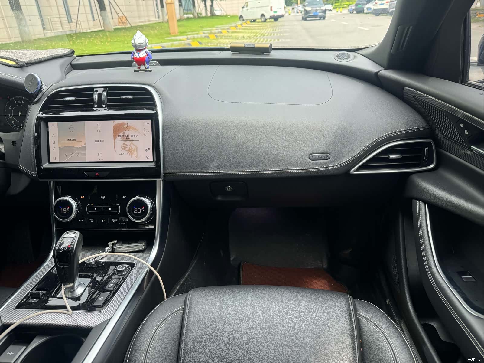 Land Rover XEL, 2022 13