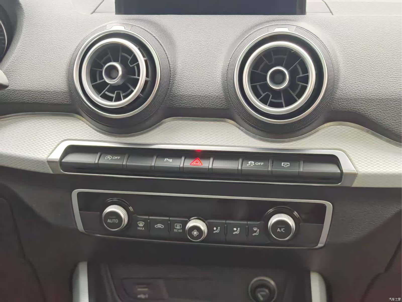 Audi Q2L, 2019 21