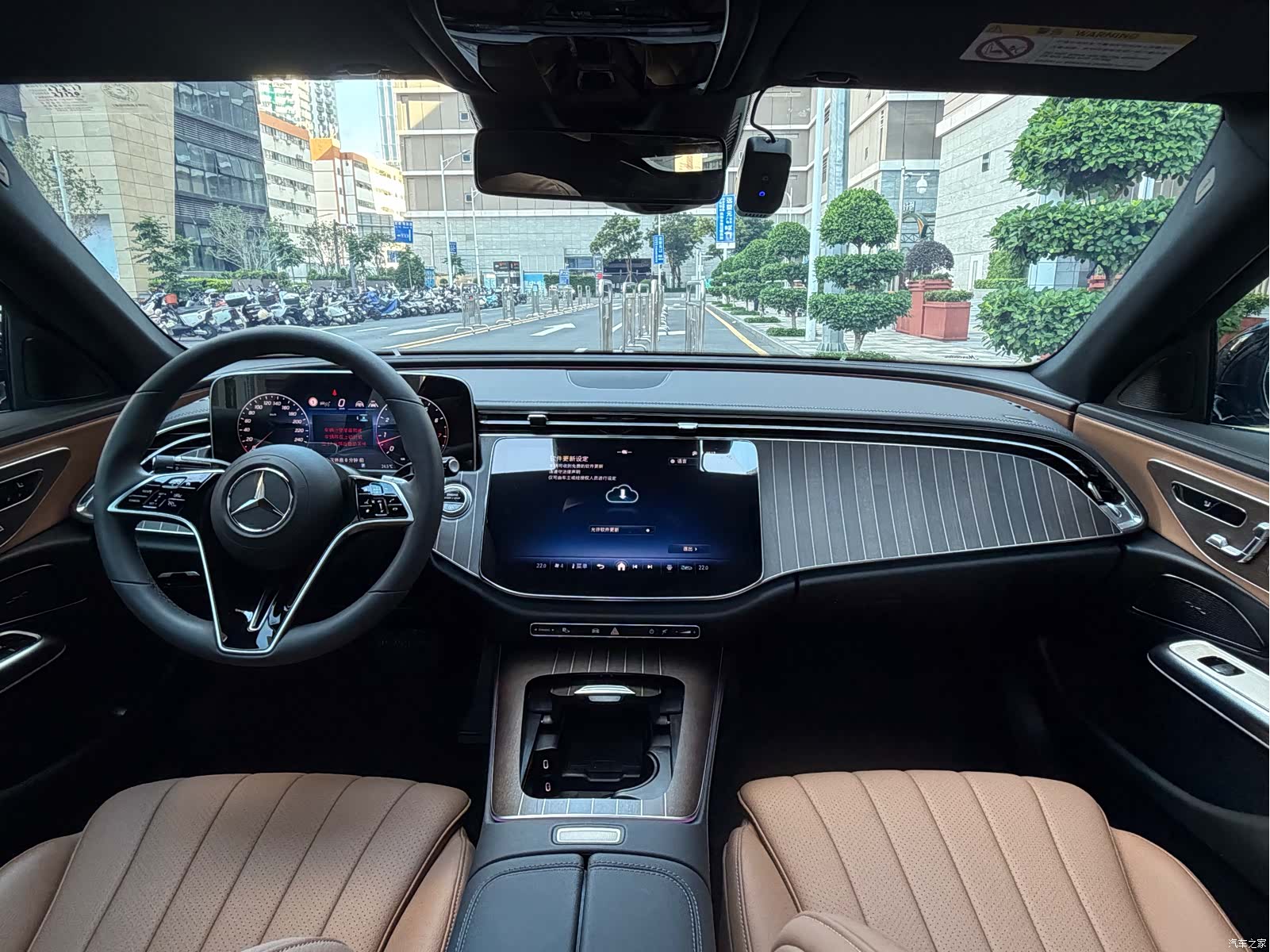 Mercedes-Benz E-Class, 2024 14